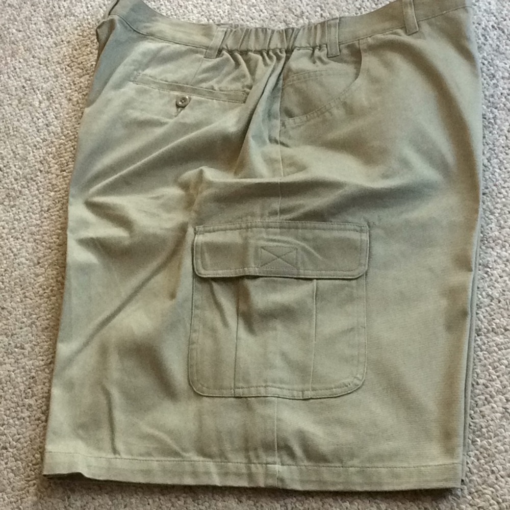 Men’s 44 Kaylua Bay 100%cotton khaki cargo Shorts
